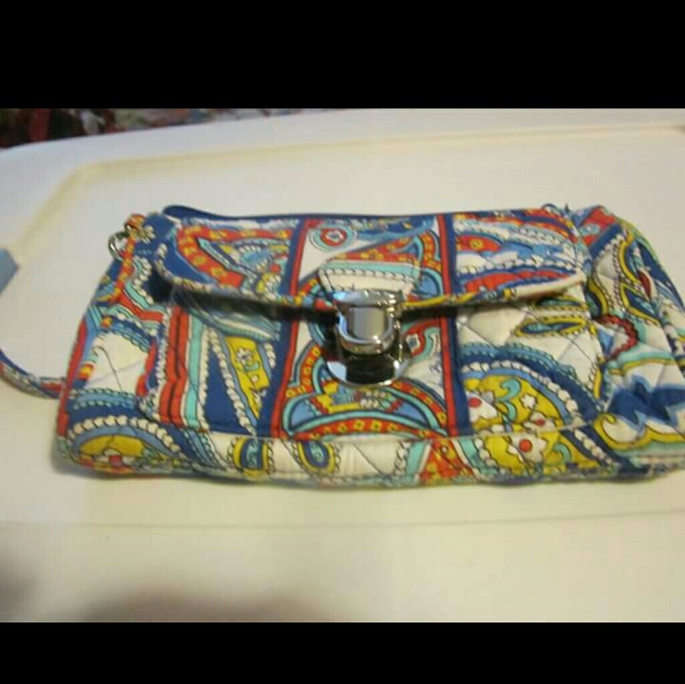Vera push lock wristlet in Marina Paisley